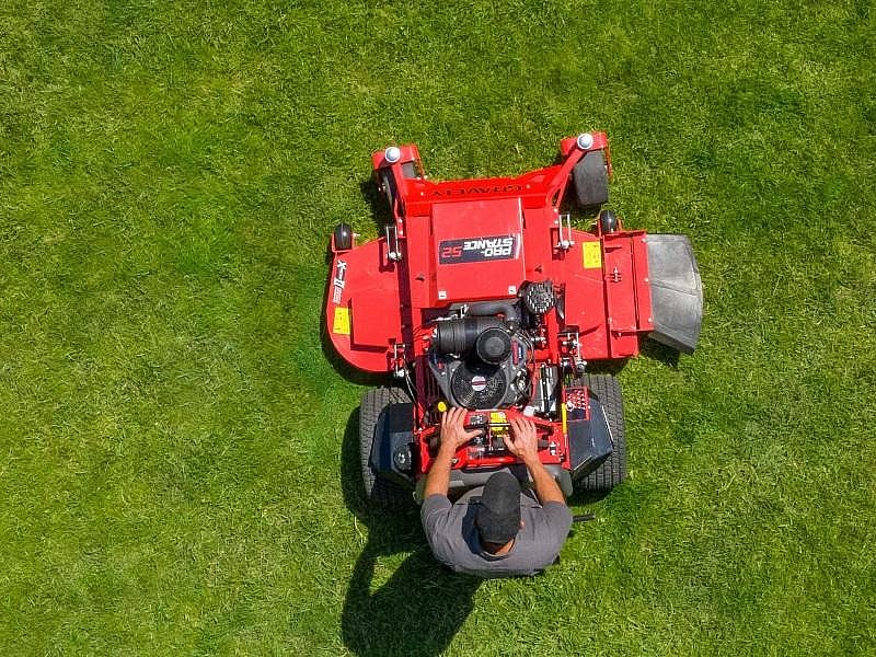 Gravely Pro-Stance 32 FL Stand On Mower 994157 - Image 11