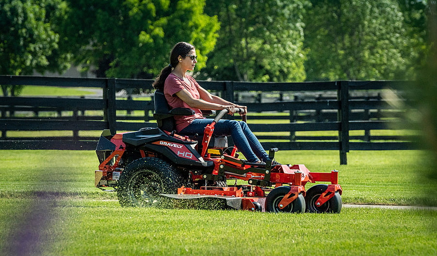 gravely-zt-hd-zero-turn-lawn-mower-4